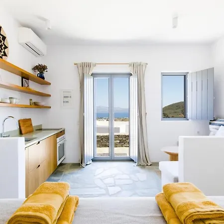 Lefkos Lofos In Paros Kóstos