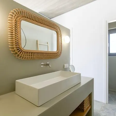 Lefkos Lofos In Paros *