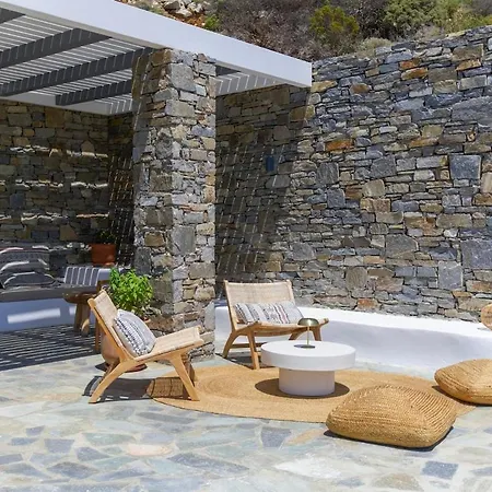 Lefkos Lofos In Paros