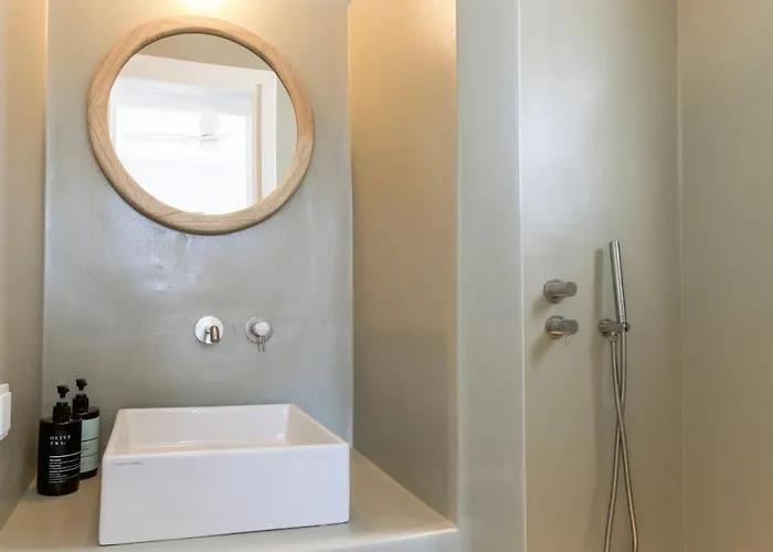 Lefkos Lofos In Paros