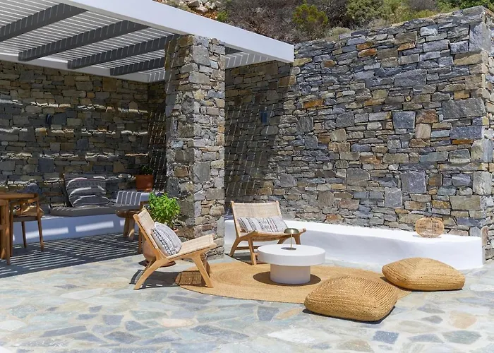 Lefkos Lofos In Paros